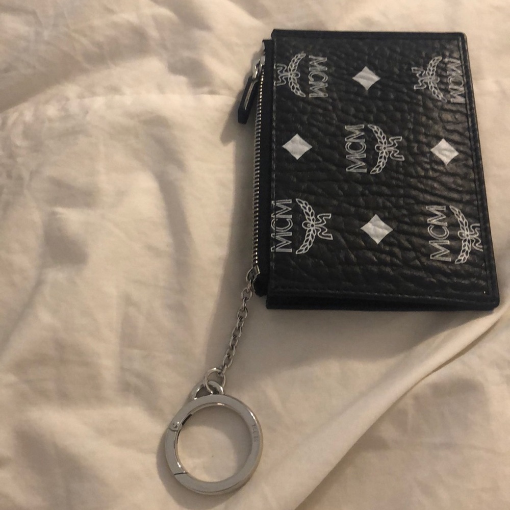 MCM Unisex wallet with detachable chain